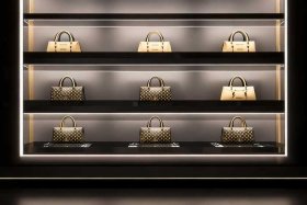 高仿lv包包哪里有买、网上买lv包包在哪里买靠谱