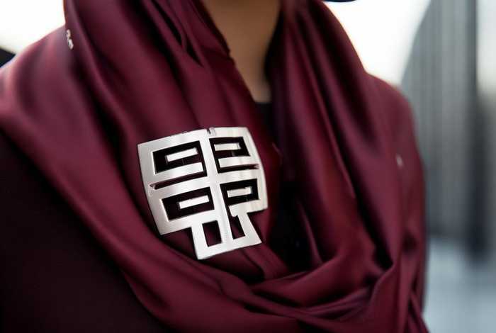 芬迪的商标logo围巾（芬迪的商标logo围巾是什么）