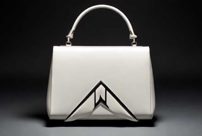 logo是一个箭头的包包牌子（logo是一个箭头的包包牌子有哪些）