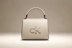ck包的标志什么样子；ck包的标志是什么