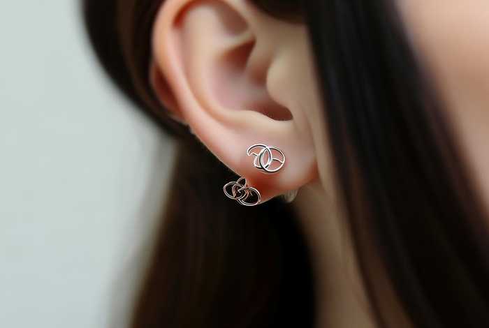 chanel香奈儿2022新款耳钉；2019新款香奈儿耳钉官网报价