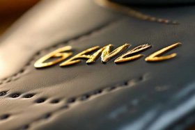 chanel镭射标几几开什么意思，chanel镭射标30开头是真假