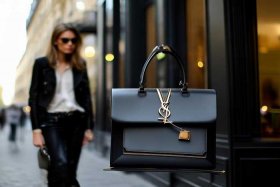 法国圣罗兰属于什么档次；法国圣罗兰属于什么档次的品牌