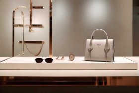 除了蔻驰还有哪些轻奢；除了蔻驰还有哪些轻奢品牌