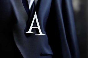 阿玛尼标志logo；阿玛尼标志logo衣服