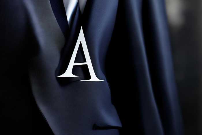 阿玛尼标志logo；阿玛尼标志logo衣服