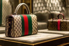 古驰跟lv是同一个档次的吗，古驰与lv哪个档次高