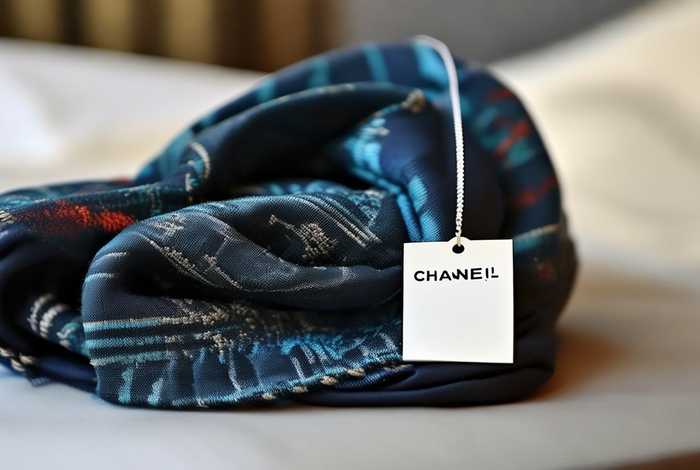 chanel开箱围巾；chanel围巾有吊牌吗