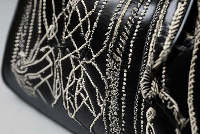 迪奥刺绣黑色双肩包 迪奥刺绣黑色双肩包多少钱