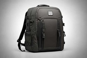 大背包大容量双肩旅行包名牌；双肩背包大容量旅行包推荐