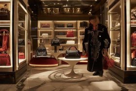 gucci属于高奢还是轻奢，gucci属于高奢还是轻奢品牌