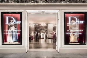 迪奥衣服官方电话，迪奥衣服官方电话查询