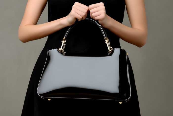 2000左右的名牌包包哪个好（2000左右的名牌包包哪个好看）