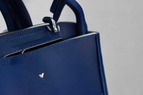 包的轻奢品牌（包的轻奢品牌蓝色）