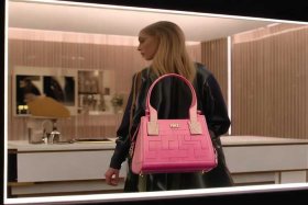 芬迪包包官网旗舰店直播，芬迪包官网旗舰店服装