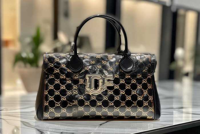 古驰gucci官网旗舰店包包是真的吗 古驰gucci官网旗舰店包包是真的吗吗