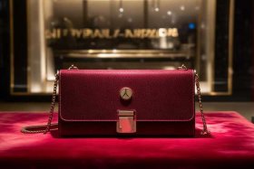 7万多的包是什么牌子、7万多的包是什么牌子的