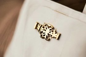 tory burch金属logo辨真伪；toryburchlogo真假辨别