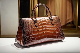 鳄鱼皮包包价格 鳄鱼皮包包价格多少