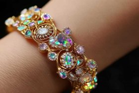 梵克雅宝官网查询入口，梵克雅宝官网查询入口手镯