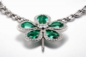 梵克雅宝四叶草项链、梵克雅宝四叶草项链是什么材质