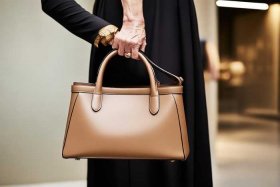 40岁到55岁女人高档包包（40到50岁女人包包品牌）