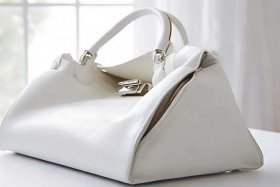 白色的包包怎么清洗，白色的包包怎么清洗才干净