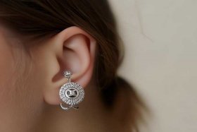 chanel 耳钉 官网，chanel 官网耳饰