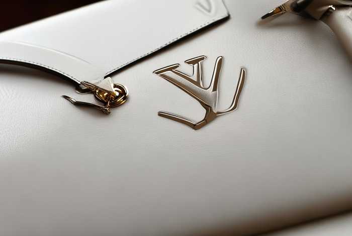 lv品牌介绍的无痕迹无破裂；lv品牌介绍的无痕迹无破裂是正品吗