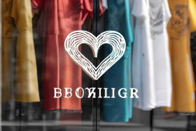 爱心形状的logo是什么牌子的衣服、爱心形状的logo是什么牌子的衣服图片