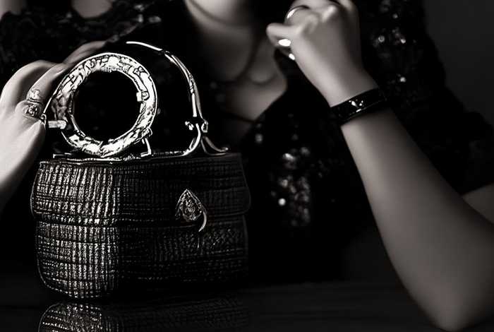 迪奥戴妃包链条怎么安装；迪奥戴妃包链条怎么系