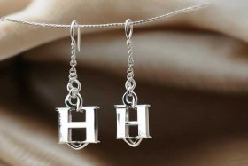 chanel耳钉英文 - chanel字母耳钉