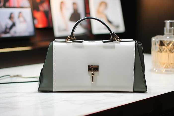 1万多的包包值不值得买 1万多的包包值不值得买呢