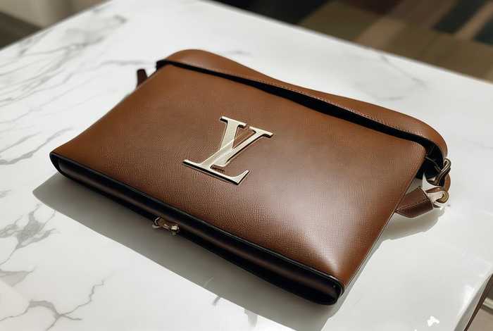 lv包包官网旗舰店女包最低价格（lv女包旗舰店官方网站价格）