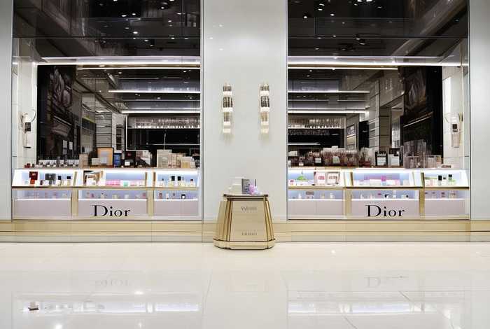 迪奥香港专柜和大陆专柜价格一样吗；迪奥香港专柜和大陆专柜价格一样吗多少钱