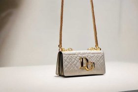 迪奥官方网站包包 迪奥官方网站包包是正品吗