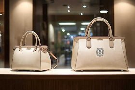 迪奥托特包中号专柜价 迪奥托特包大号专柜价格