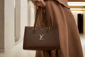 lv中国官网女包经典款购物包；lv中国官网女包经典款箱包