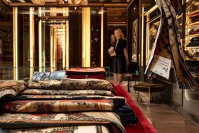 古驰围巾专柜正品直播，古驰围巾专柜正品直播卖多少钱