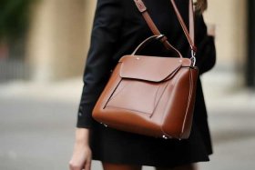 celine斜挎包牛皮斜挎包；celine strap斜挎包