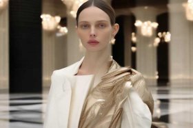 chanel 2019秋冬，chanel2019秋冬发饰