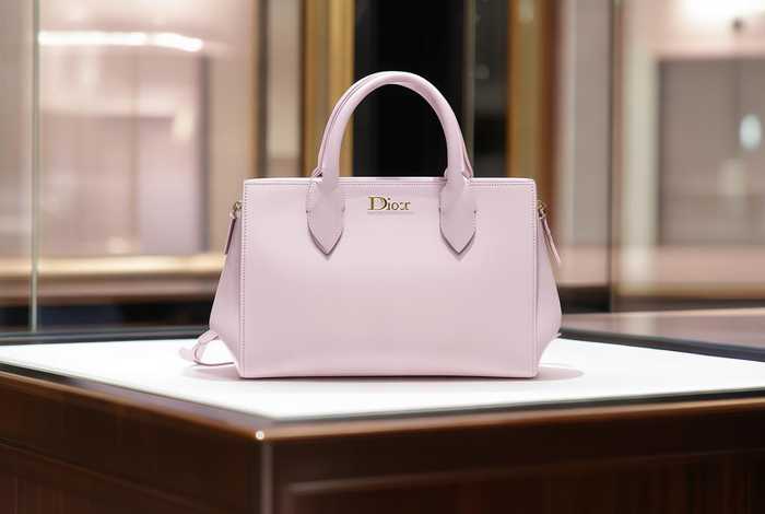 迪奥最低价格多少钱（迪奥最低价格多少钱一个）