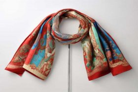 古驰围巾女款专柜价格官方图片（古驰围巾女款专柜价格官方图片大全）