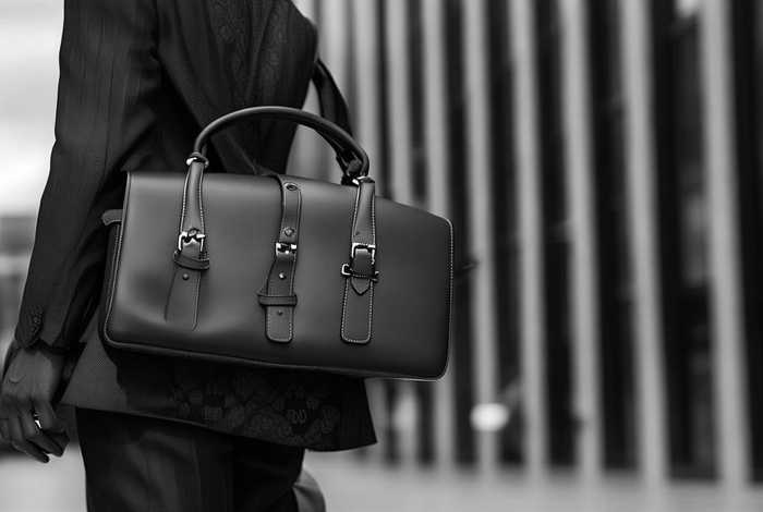 古驰包包官网价格男；古驰包包官网男包价格