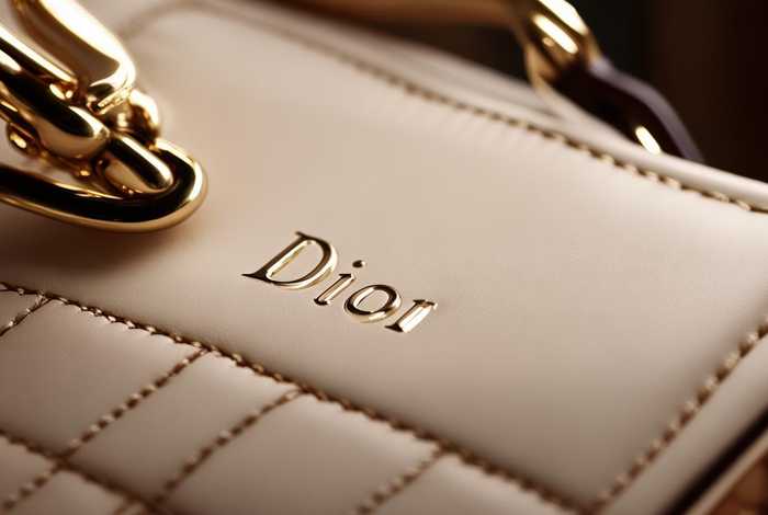迪奥包包怎么分正品 迪奥包包怎么分辨是不是正品