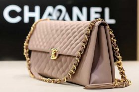 Chanel手提包官网价格（chanel手提包官网价格）