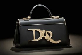 包包品牌logo像d一样的是什么牌子；包包上的logo是dg是什么牌子