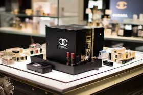 chanel美妆赠品包；chanel美妆专柜有赠品包么