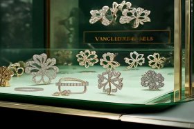 梵克雅宝四叶草官网；梵克雅宝四叶草官网正品查询