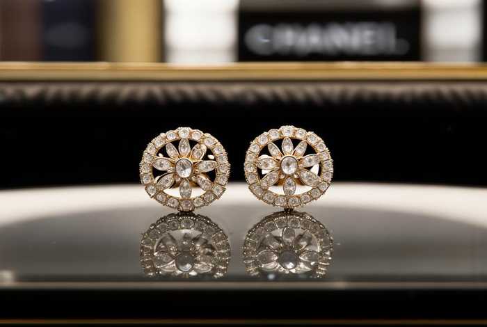 chanel耳环官网价格(chanel耳饰官网价格) chanel耳环官网价格(chanel耳饰官网价格)